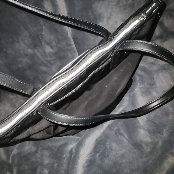 Michael Kors black and white tote - Picture 5 of 7